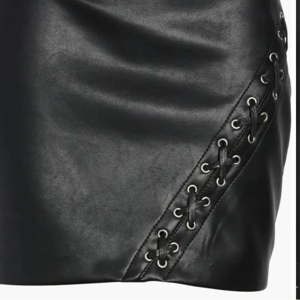 Blank NYC Vegan Leather Skirt Black Lace Up Pull On Faux Leather Mini Skirt NWT - Picture 3 of 5